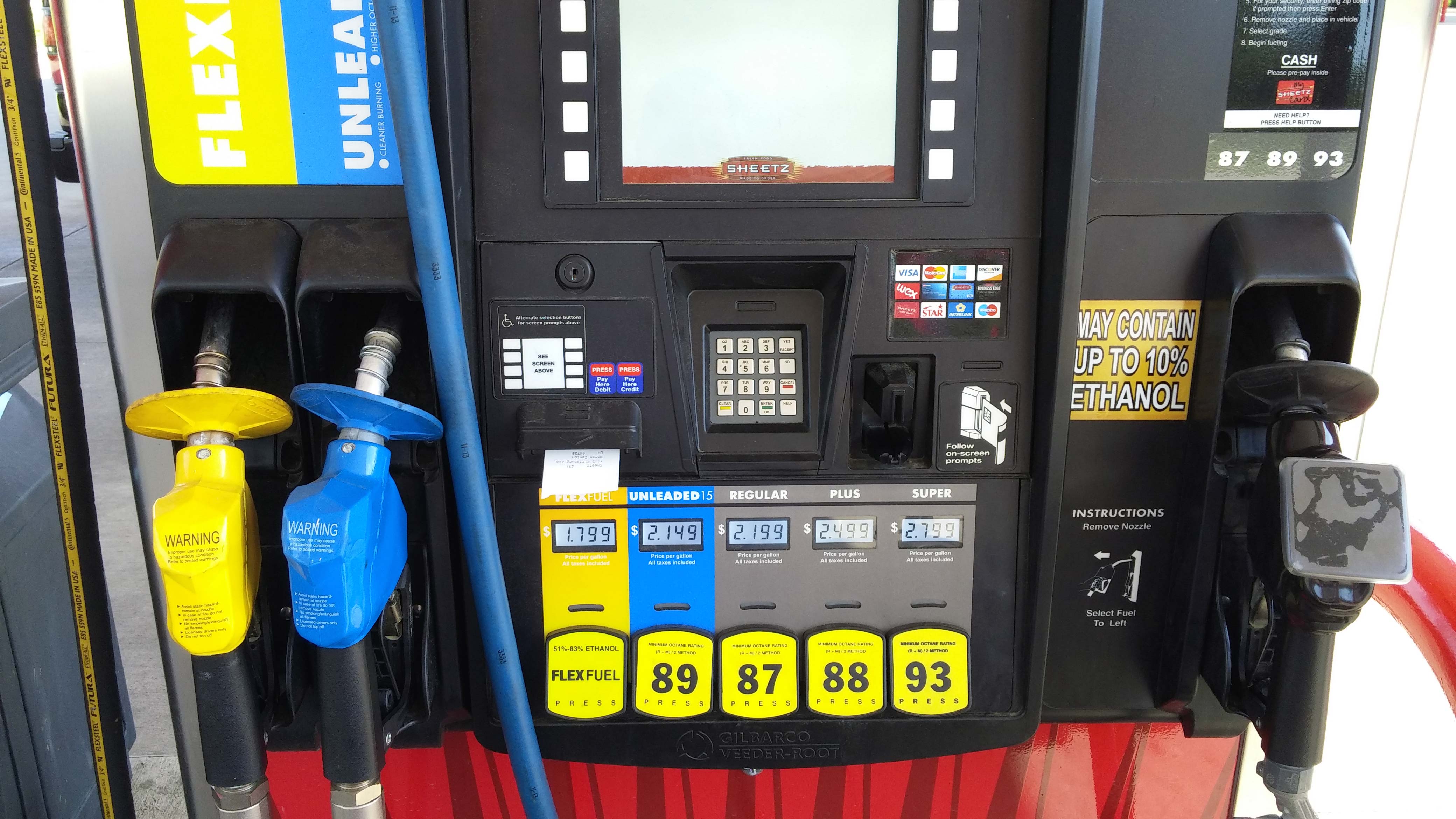 Just how easy is it to misfuel your boat? This gas pump in Ohio has no required E15 warning label and simply selecting the 89-octane grade fuel would be illegal, likely void your boat motor’s warranty, and may lead to engine damage (credit: D.A. Saus).