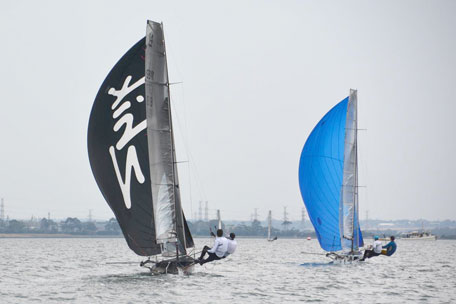 Britains Glenn Truswell leads defending champion Archie Massey as they battle for first place in Race 1 of the World Championships. Credit: Rhenny Cunningham - Sailing Shots