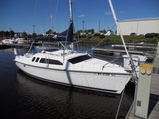 Hunter 240 Namaste at dock